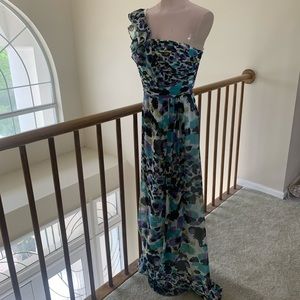 Ruffles one shoulder long maxi dress.